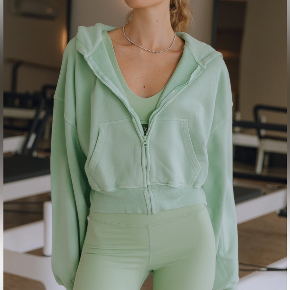 DAILY DRILLS Cropped Zip-Up mint sweat jacket. NWT